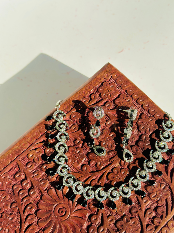 LUXE LUSTER - Image 6